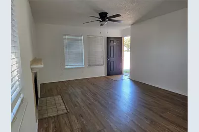 2411 Springmont Court, Arlington, TX 76012 - Photo 4