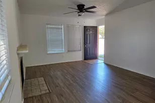 2411 Springmont Ct, Arlington, TX 76012 - Photo 4