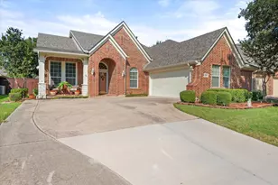 6869 Cape Cod Dr, Grand Prairie, TX 75054 - Photo 2