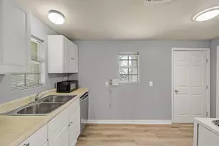 423 Jannie St, Denton, TX 76209 - Photo 8