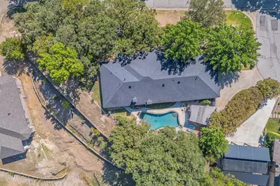 2406 Drawbridge Drive, Arlington, TX 76012 - Photo 2