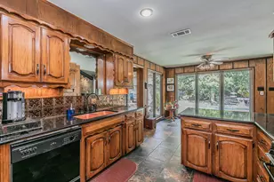 2406 Drawbridge Dr, Arlington, TX 76012 - Photo 10