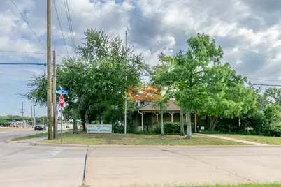 2335 W Green Oaks Boulevard #B, Arlington, TX 76016 - Photo 2