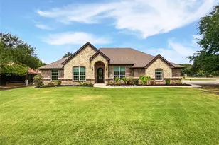 2214 Tree Top Ct, Granbury, TX 76049 - Photo 1