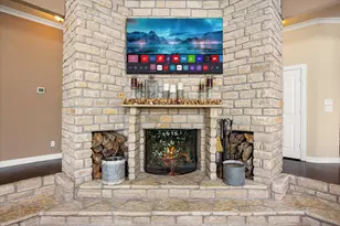 6410 Westover Dr, Granbury, TX 76049 - Photo 2