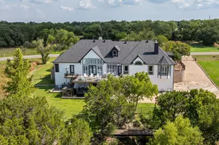 6410 Westover Dr, Granbury, TX 76049 - Photo 2