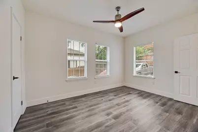 447 W Clarendon Drive, Dallas, TX 75208 - Photo 14