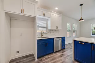 447 W Clarendon Dr, Dallas, TX 75208 - Photo 10