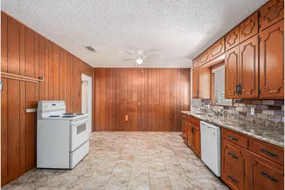 1813 Brook Hollow Drive, Fort Worth, TX 76114 - Photo 14