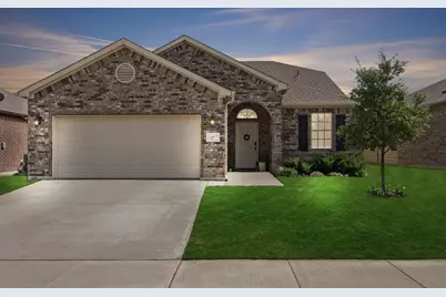 337 Emerald Creek Drive, Fort Worth, TX 76131 - Photo 2