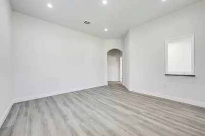 1900 E Henderson Street #2, Cleburne, TX 76031 - Photo 4