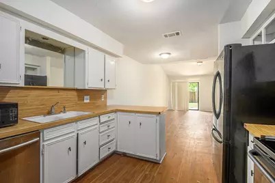 6819 W Cleburne Road, Fort Worth, TX 76133 - Photo 10