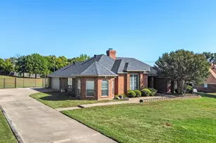 810 Waite Dr, Lewisville, TX 75077 - Photo 2