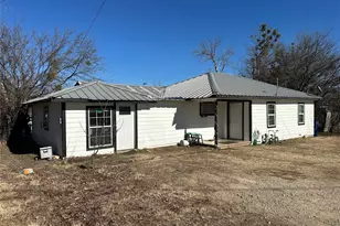 906 7th St, Brownwood, TX 76801 - Photo 2