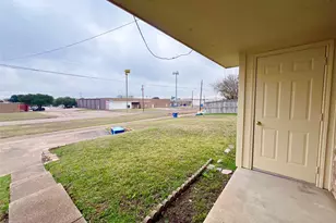 816 Redbud Dr, DeSoto, TX 75115 - Photo 14