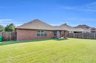 105 Manor Ln, Waxahachie, TX 75165 - Photo 4