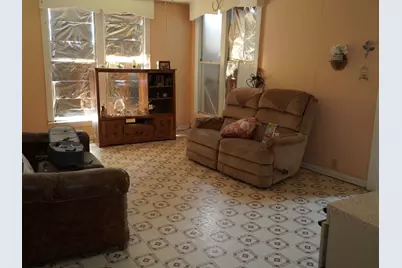 304 E Brazos Street, Groesbeck, TX 76642 - Photo 2