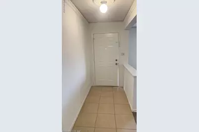 212 Hallbrook Drive, Fort Worth, TX 76134 - Photo 2