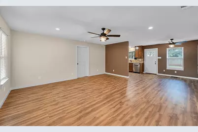 210 N Harrison Street, McGregor, TX 76657 - Photo 2