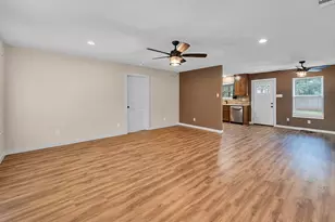 210 N Harrison St, McGregor, TX 76657 - Photo 2
