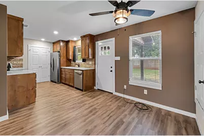 210 N Harrison Street, McGregor, TX 76657 - Photo 6