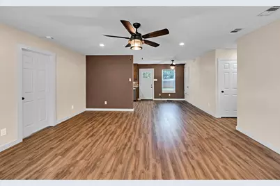 210 N Harrison Street, McGregor, TX 76657 - Photo 4