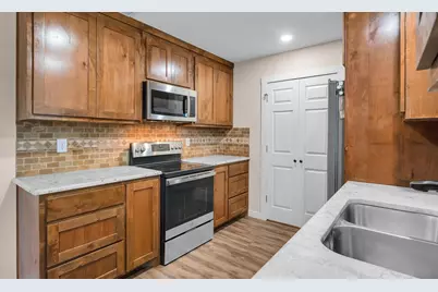 210 N Harrison Street, McGregor, TX 76657 - Photo 8