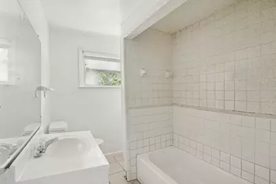 302 S Wood Street, Cleburne, TX 76033 - Photo 20