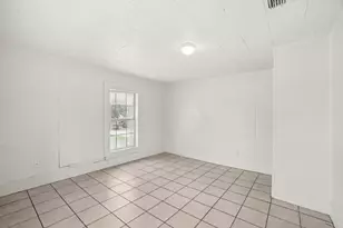 302 S Wood St, Cleburne, TX 76033 - Photo 28