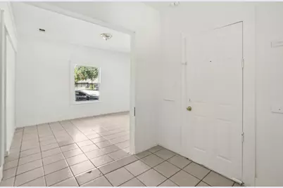 302 S Wood Street, Cleburne, TX 76033 - Photo 4