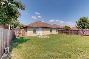 708 Lark Dr, Aubrey, TX 76227 - Photo 38