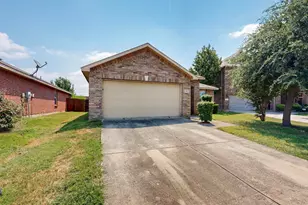 708 Lark Dr, Aubrey, TX 76227 - Photo 4