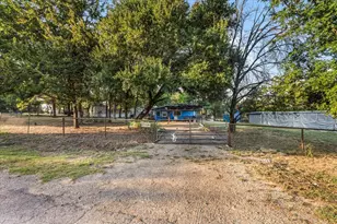 391 Gina Cir, Granbury, TX 76049 - Photo 18