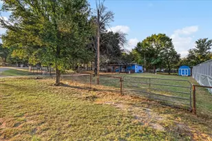 391 Gina Cir, Granbury, TX 76049 - Photo 16