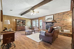 905 Clearview St, Krum, TX 76249 - Photo 10