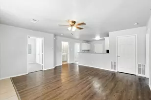 107 S Crawford St, Denton, TX 76205 - Photo 2