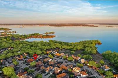 808 Lake Bridge Drive, Lake Dallas, TX 75065 - Photo 2