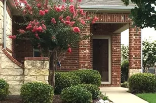 559 Rockledge Ct, Frisco, TX 75036 - Photo 2