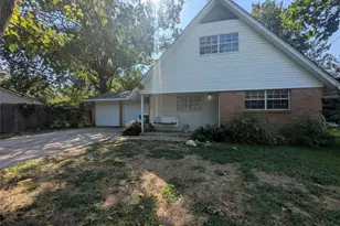 2924 Longfellow Ln, Denton, TX 76209 - Photo 2