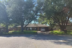 3913 Misty Meadow Dr, Fort Worth, TX 76133 - Photo 2