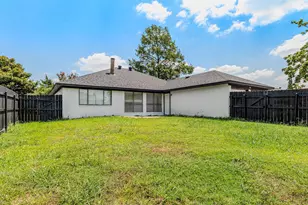 202 E Schreiber St, Garland, TX 75040 - Photo 14