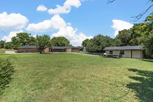 2402 White St, Clifton, TX 76634 - Photo 2