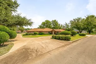 1325 Corvadura St, Graham, TX 76450 - Photo 4