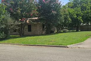 606 Hunter St, Bonham, TX 75418 - Photo 2