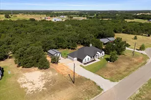 117 Coyote Cave Ln, Alvord, TX 76225 - Photo 4