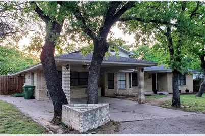 703 San Jacinto Street, Mineral Wells, TX 76067 - Photo 4