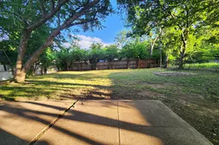 2206 Huntington Dr, Arlington, TX 76010 - Photo 14