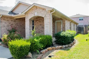 5213 Mirror Lake Dr, Haltom City, TX 76117 - Photo 2