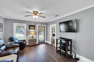 110 W Lampasas St, Ennis, TX 75119 - Photo 6