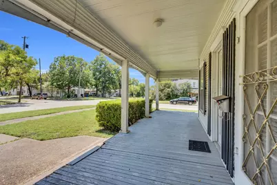 110 W Lampasas Street, Ennis, TX 75119 - Photo 2